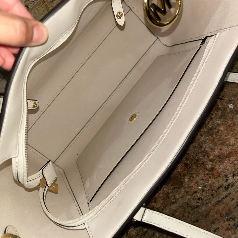 Michael Kors White Tote Bag - Picture 8 of 8